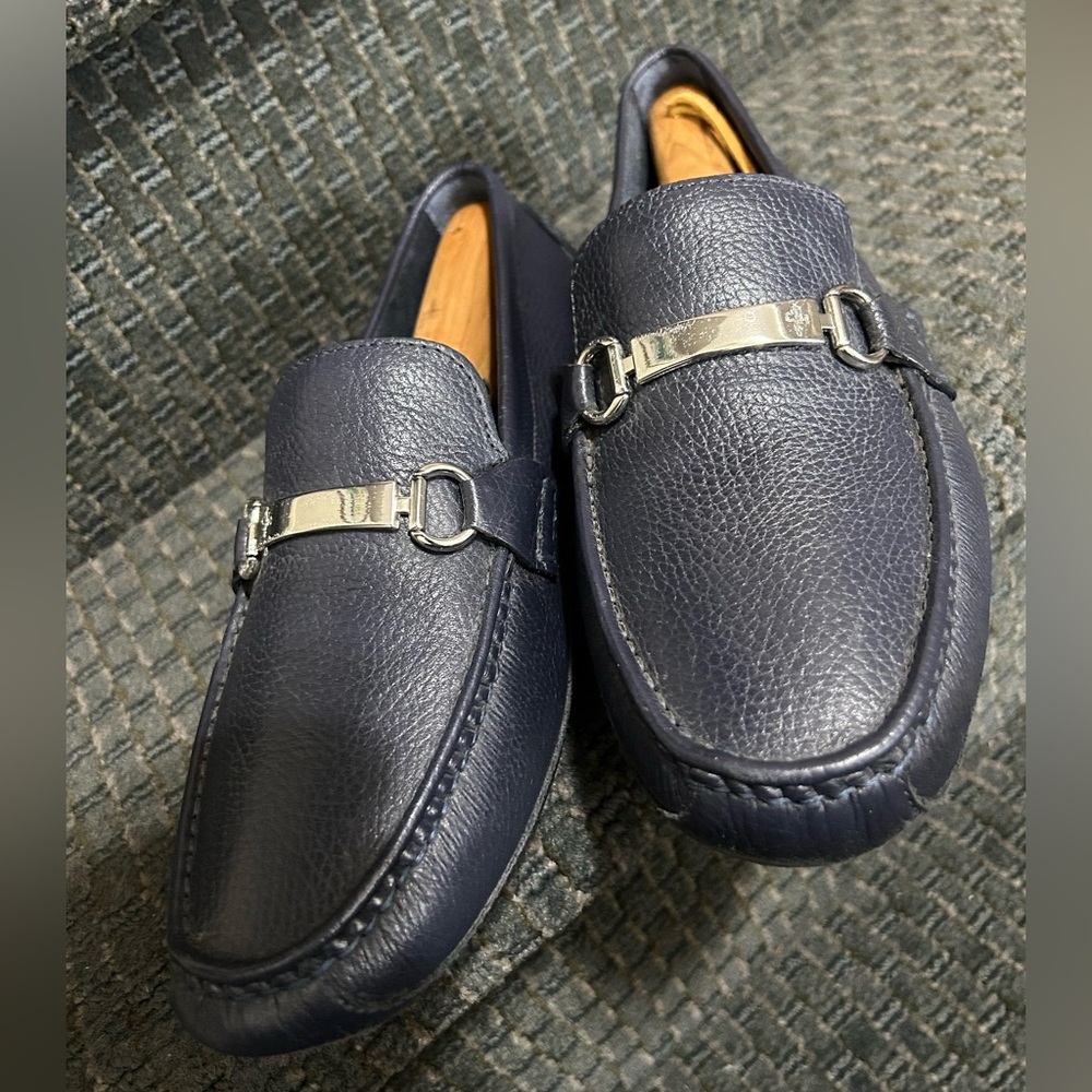 Cole Haan Elegant dark blue Leather Slip-On Loafers great condition 
Barely worn